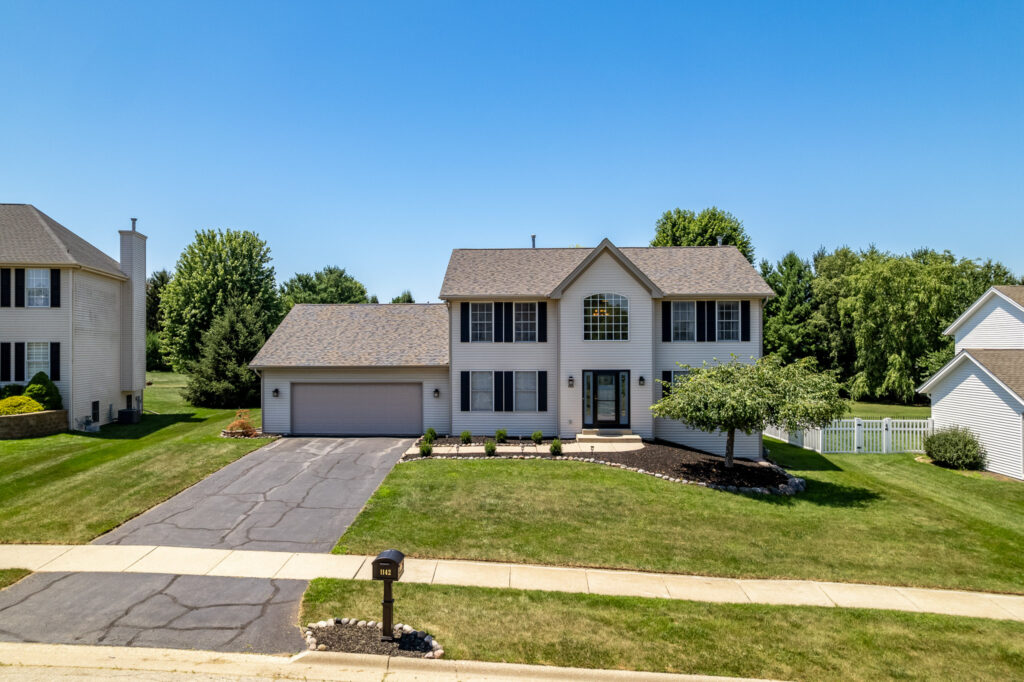 1142UniversityPkwy-01