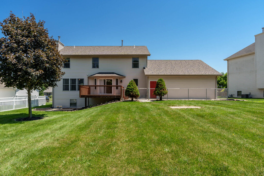 1142UniversityPkwy-15