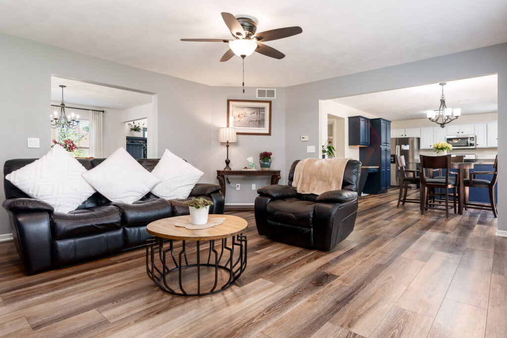 1142UniversityPkwy-28