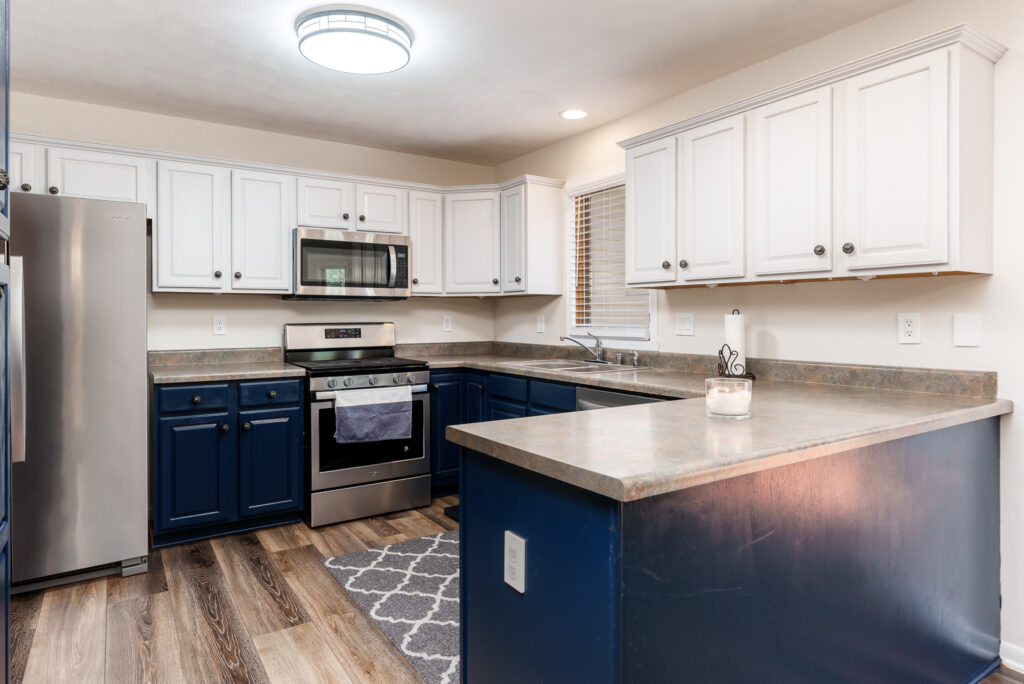 1142UniversityPkwy-29