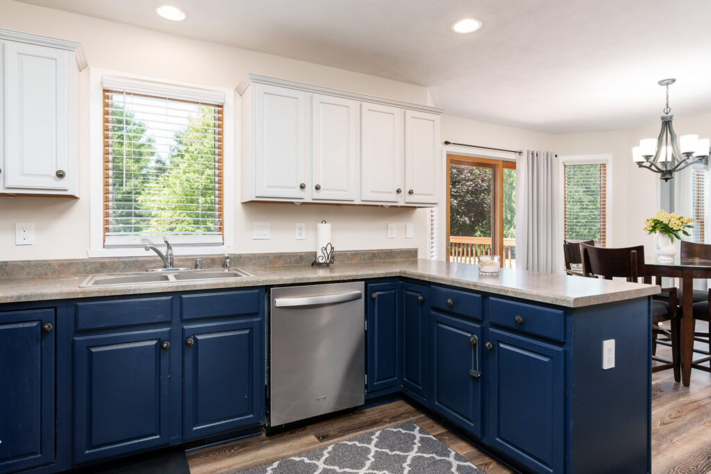 1142UniversityPkwy-32