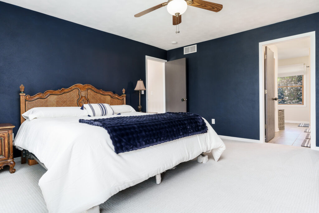 1142UniversityPkwy-42