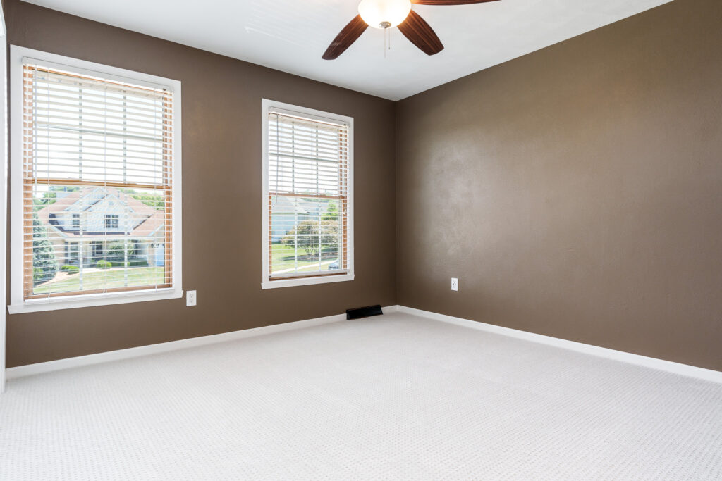 1142UniversityPkwy-46