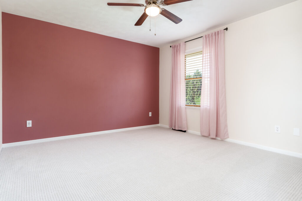 1142UniversityPkwy-49